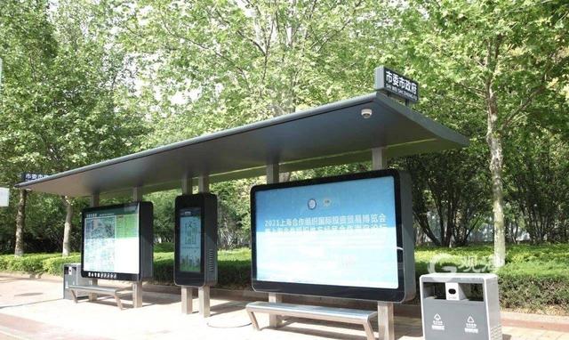 青島新增137處智能公交候車亭 搭配電子站牌、三維導乘圖